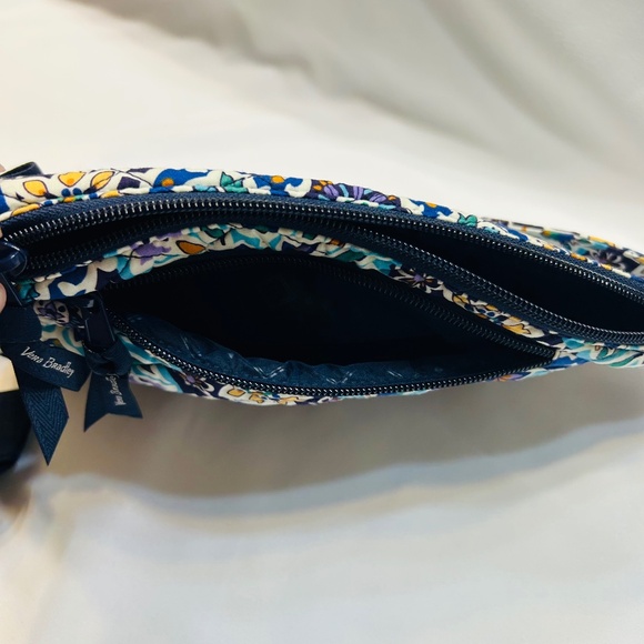 Vera Bradley Essential Compact Sling Backpack. New With Tags - Picture 4 of 8